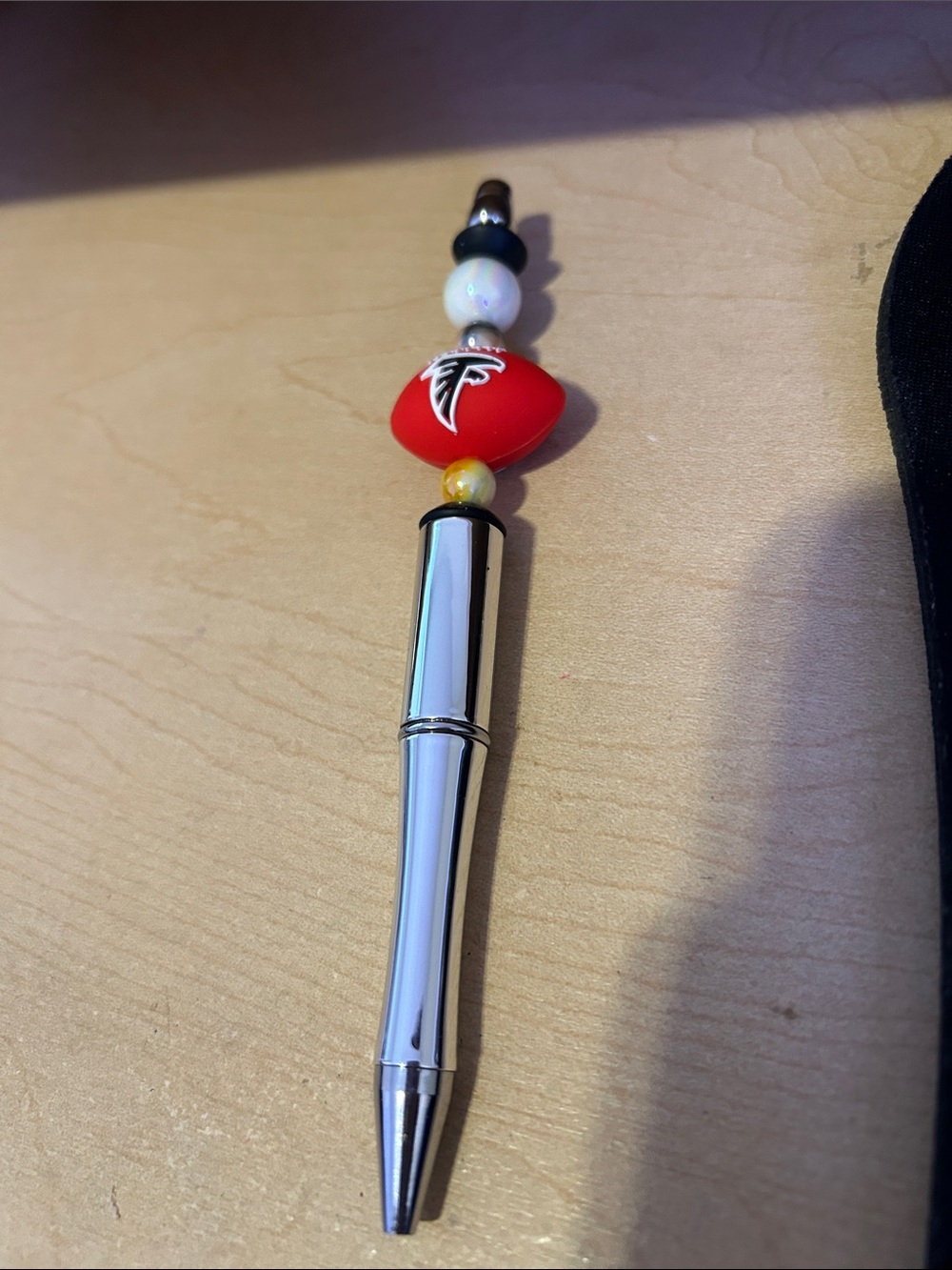 Falcons pen( refillable) black ink-